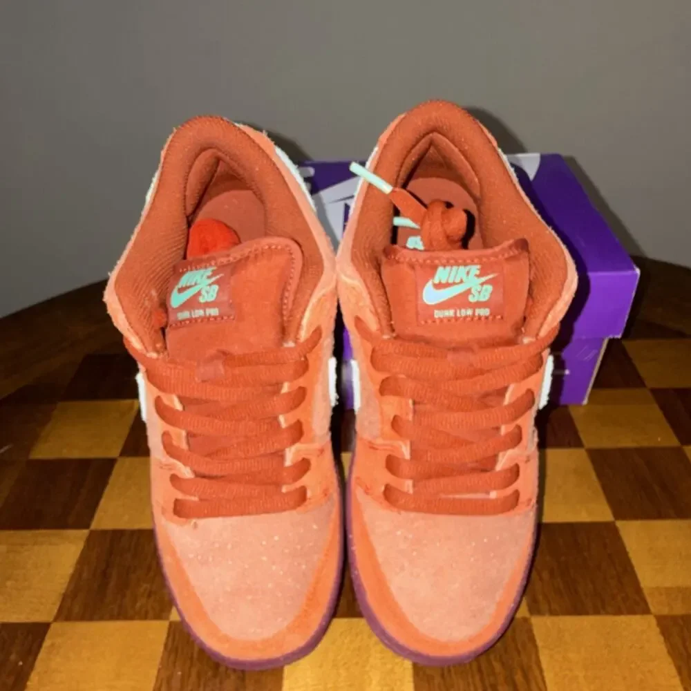 Size 5 / 6.5W Nike SB Dunk Low Pro PRM Mystic Red Emerald Rise DV5429-601 OG Box